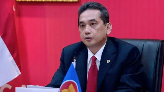 Ex-Trade Minister’s Advice on Facing US Import Tariff 32%